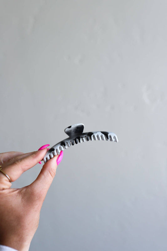 SHINY MIDI HOLD EVERYTHING CLAW ( 24 COLORS ): COW PRINT