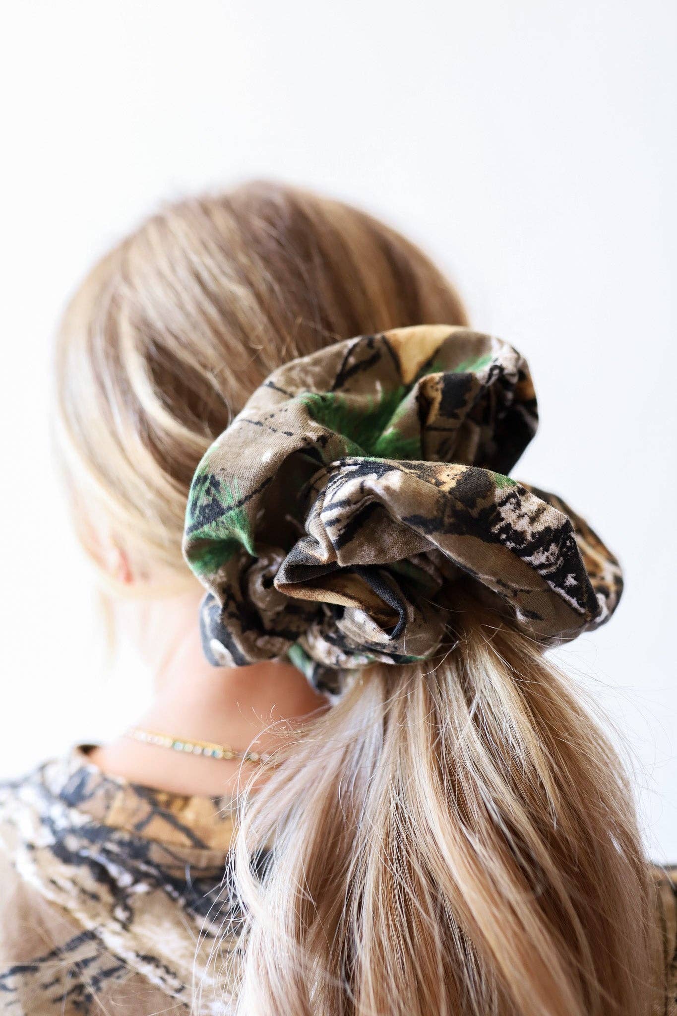 CAMO JUMBO SCRUNCHIE