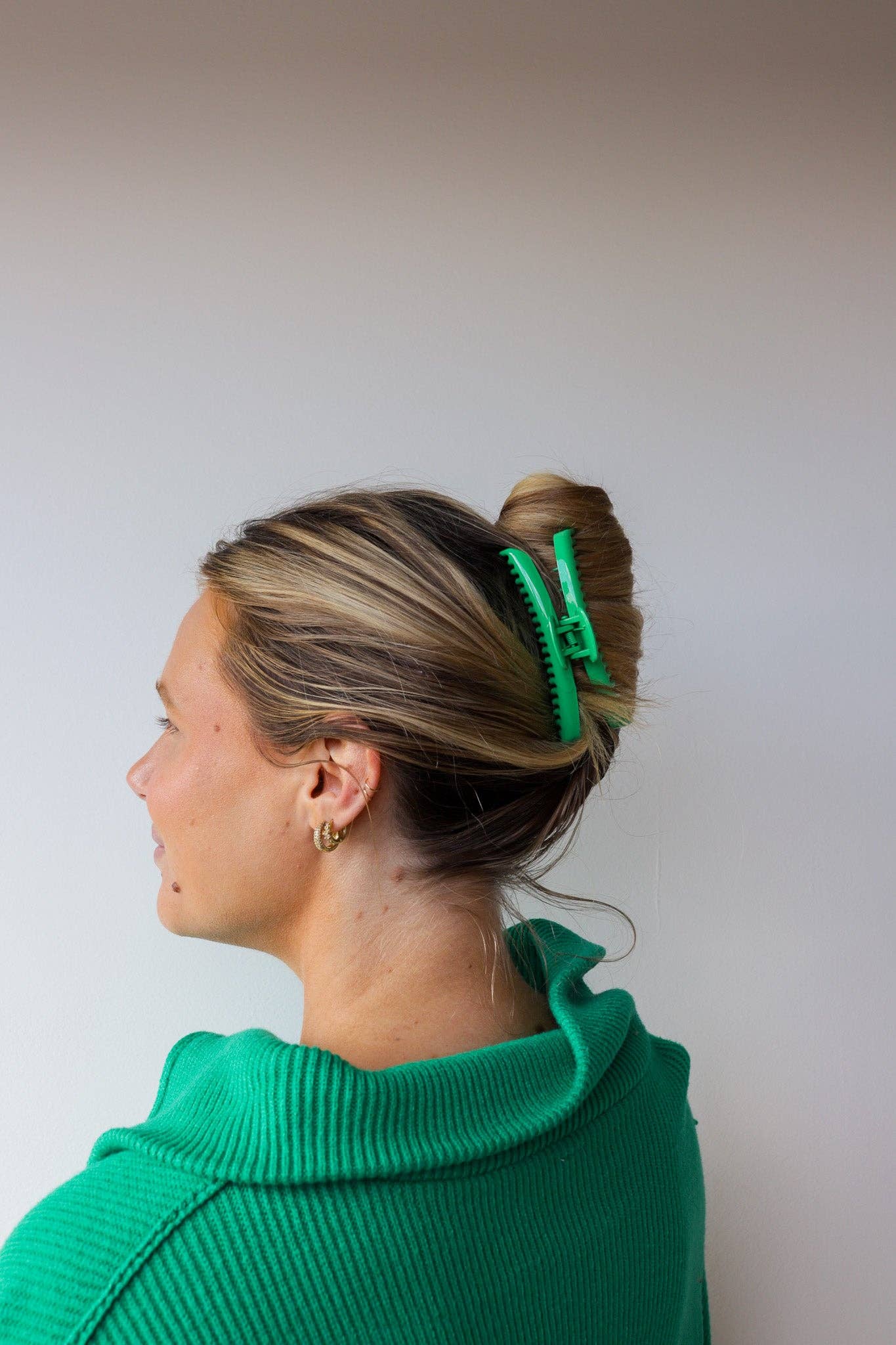 SHINY MIDI HOLD EVERYTHING CLAW ( 24 COLORS ): EMERALD GREEN