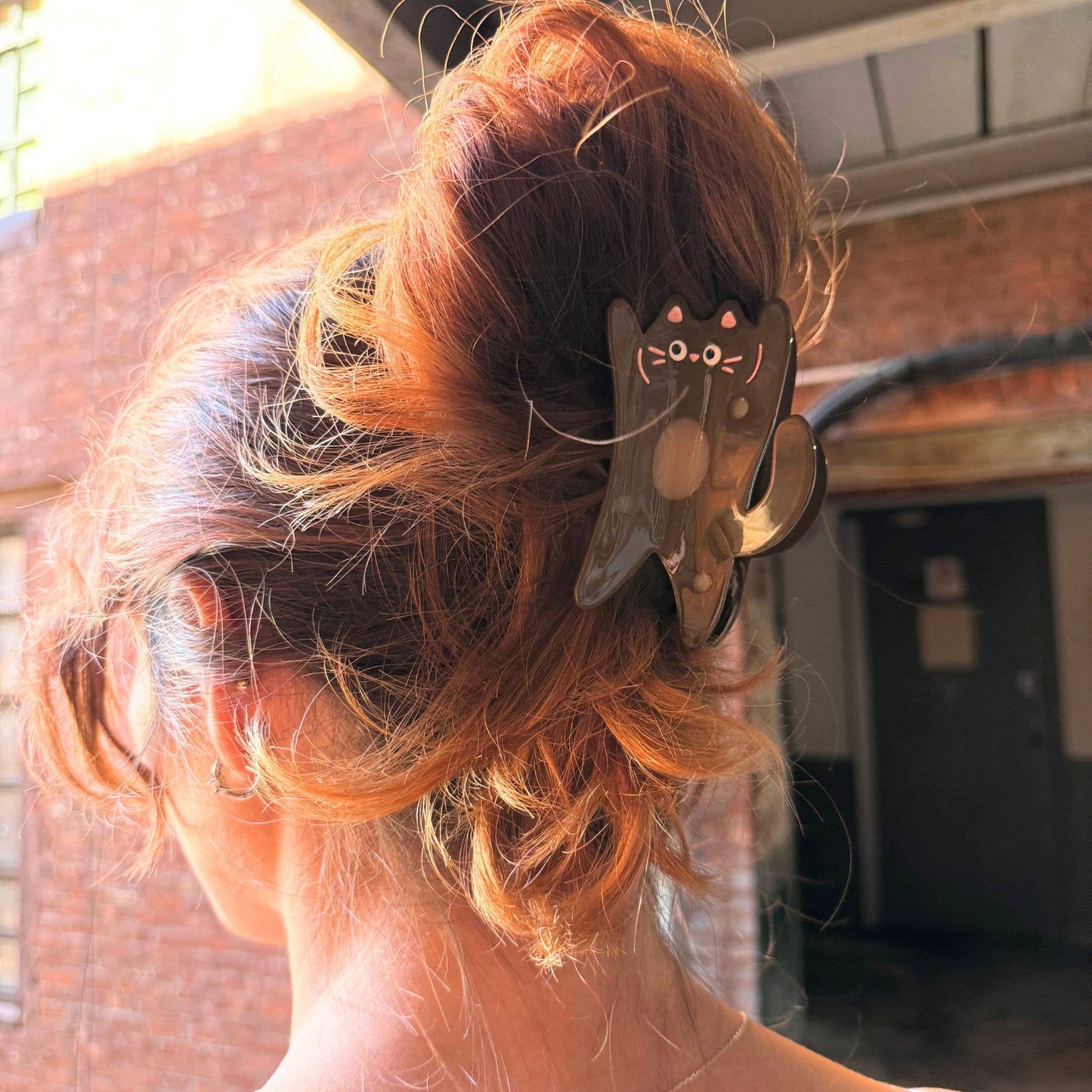 Lucky Cat Hair Claw Clip – Playful & Charming Accessory: Black