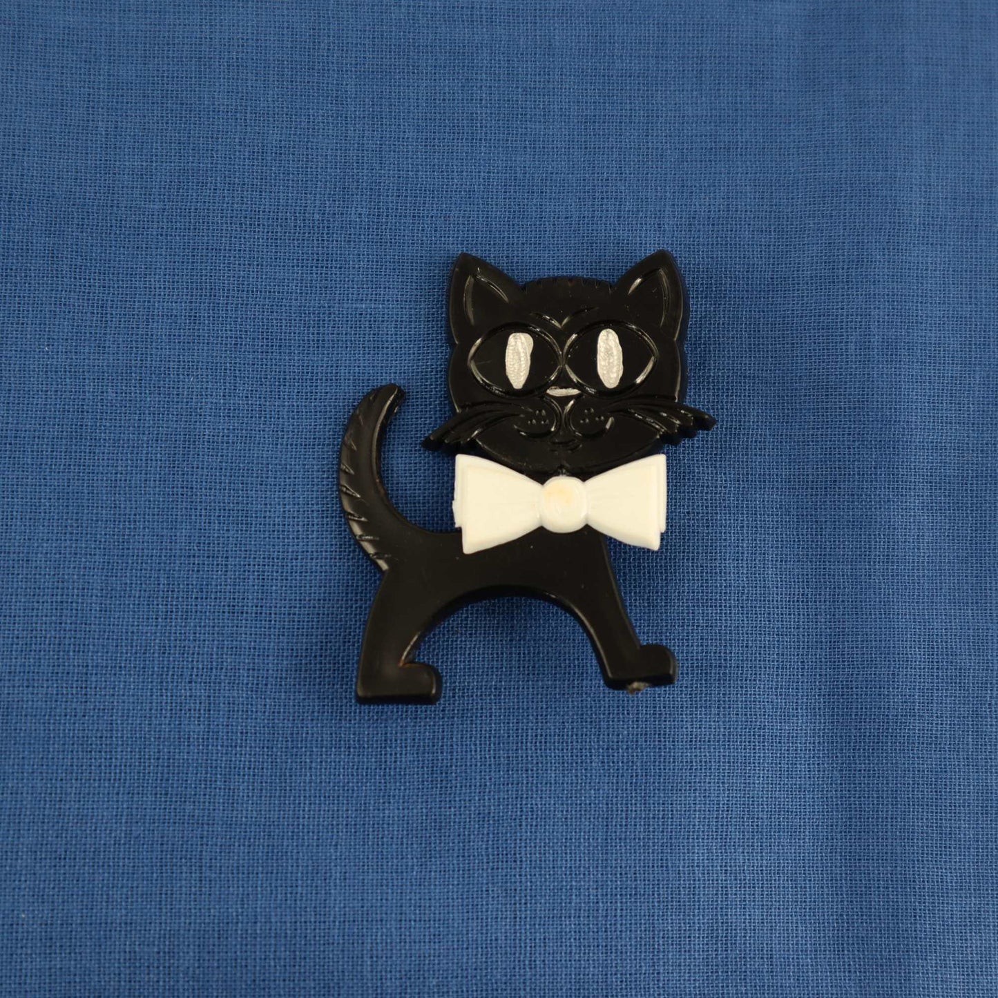 Cat pin black and white GDR pin