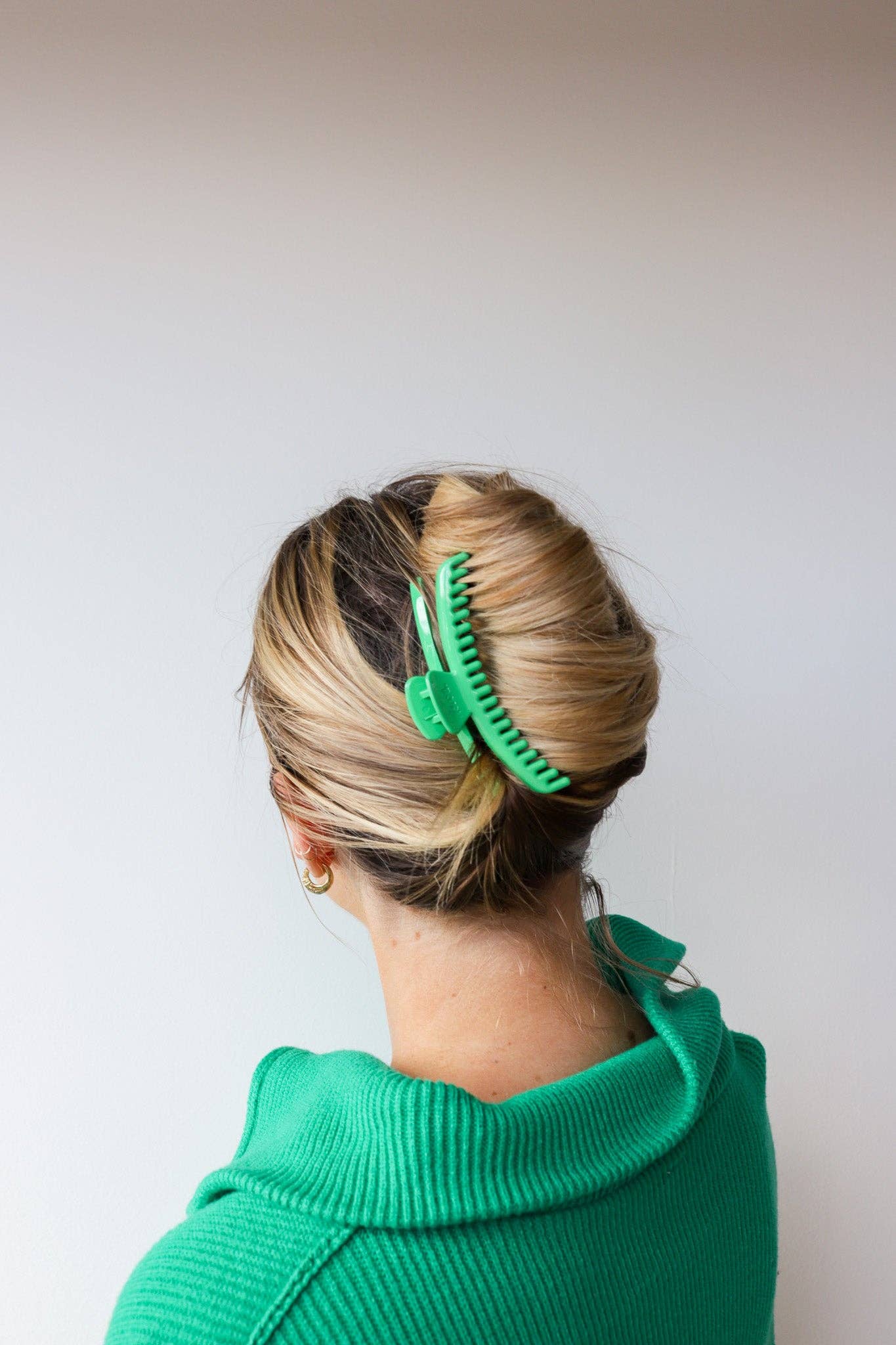 SHINY MIDI HOLD EVERYTHING CLAW ( 24 COLORS ): EMERALD GREEN