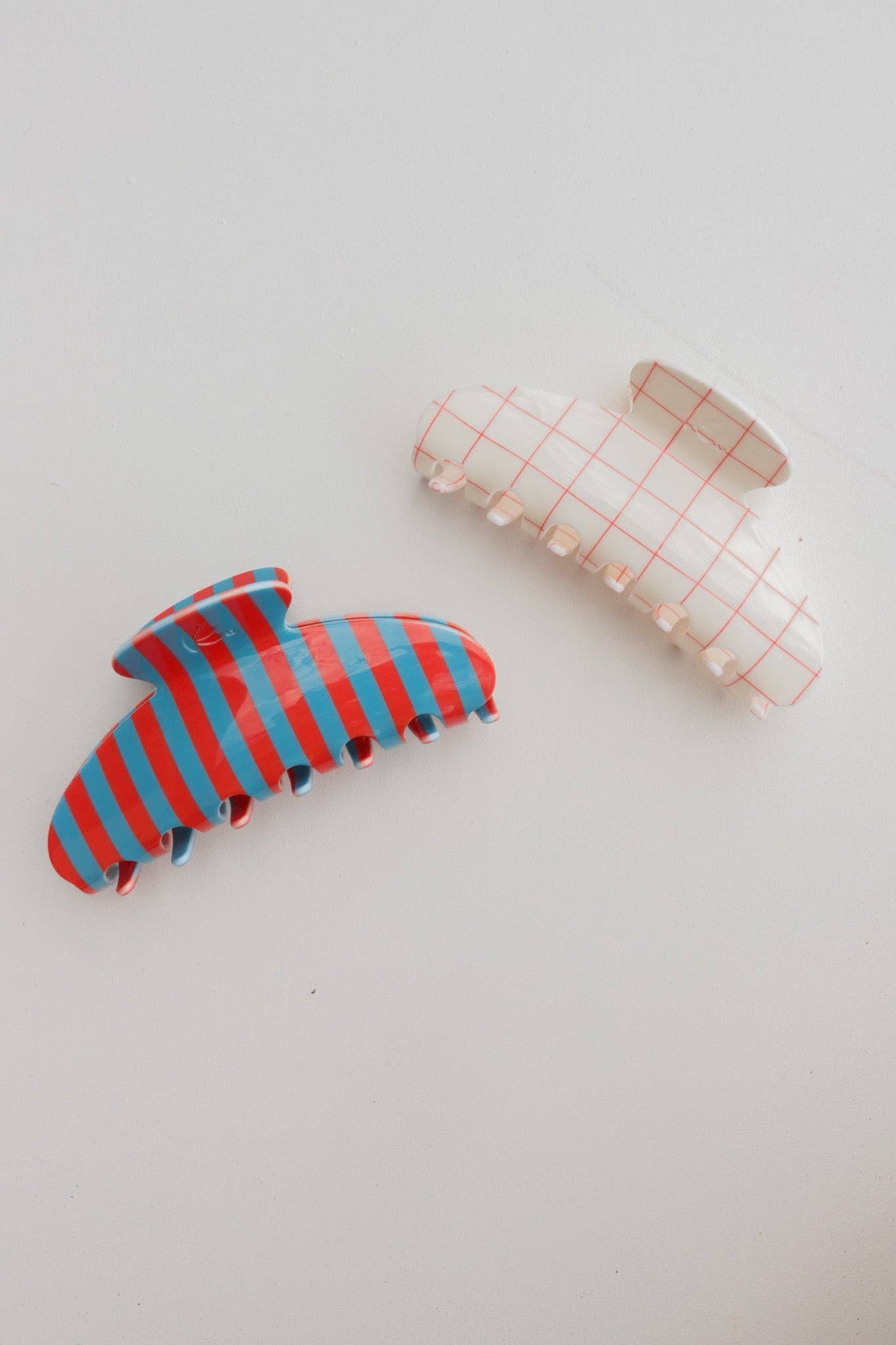 AMERICA'S SWEETHEART CLAW (2 PATTERNS): RED STRIPED