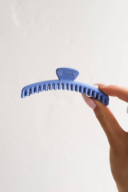 SHINY MIDI HOLD EVERYTHING CLAW ( 24 COLORS ): COW PRINT