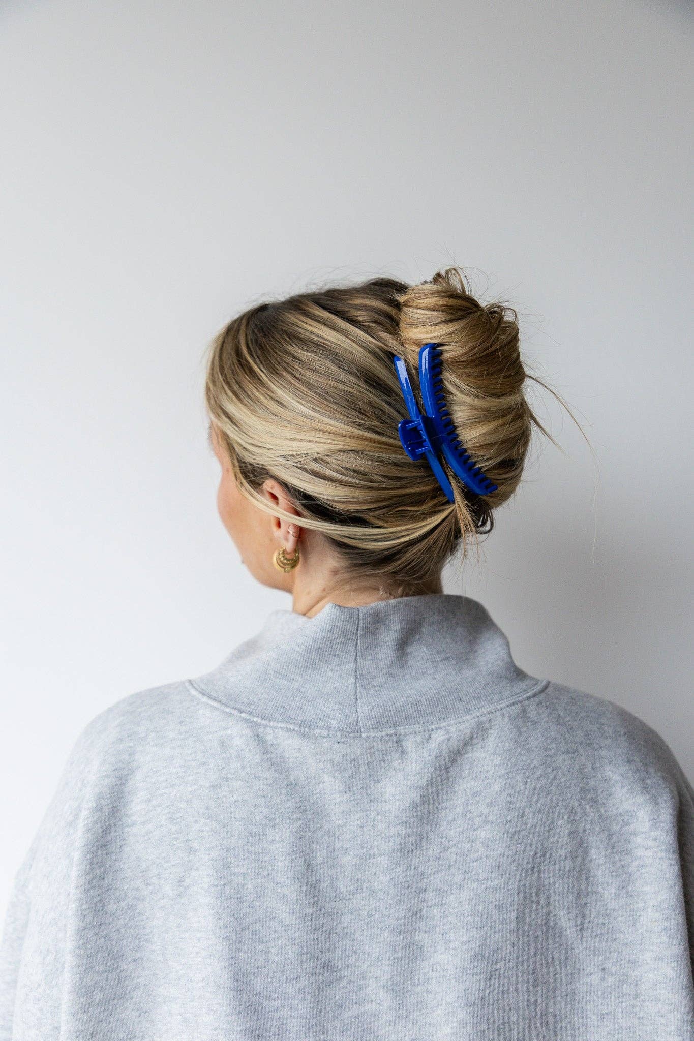 SHINY MIDI HOLD EVERYTHING CLAW ( 24 COLORS ): ROYAL BLUE