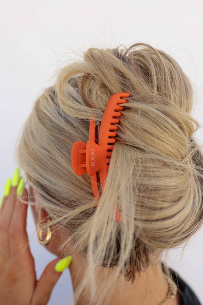 Midi Hold Everything Claw – Matte Finish: HOT PINK