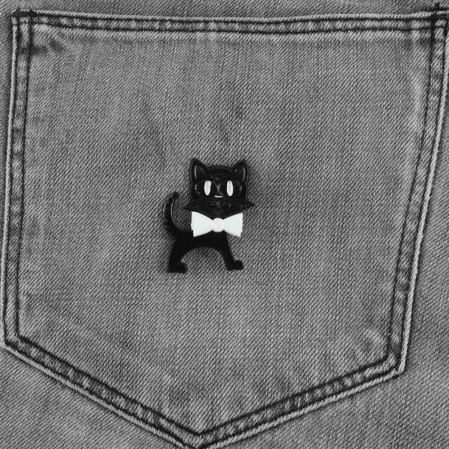 Cat pin black and white GDR pin